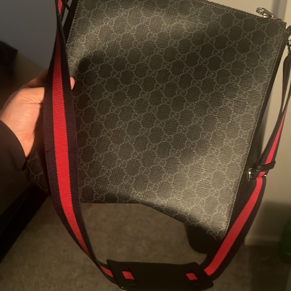 Gucci - Picture 2 of 4